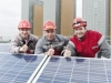 enercity - Elektriker mit PV-Anlage auf dem Dach des UW Linden 2012-12-20